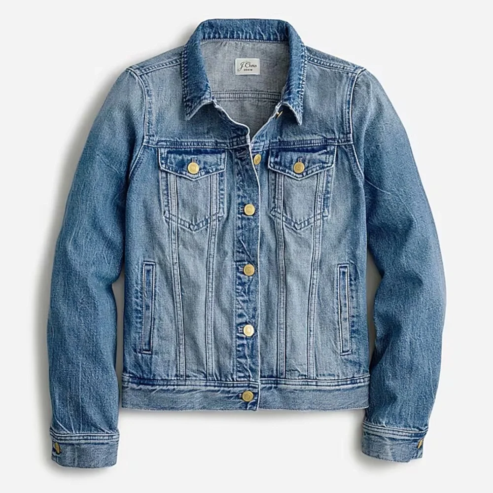💛 J. Crew Classic denim jacket in Brilliant Day wash 💛